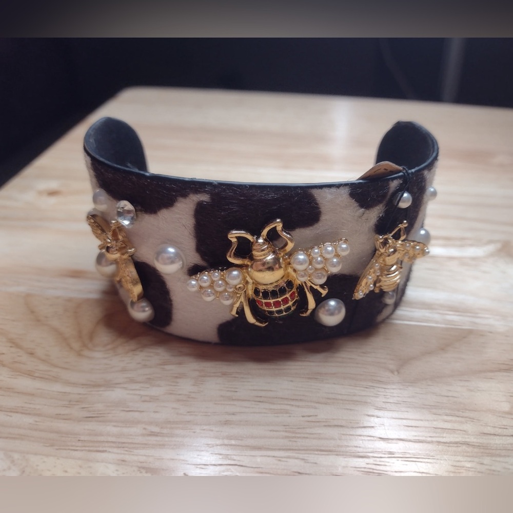 LL* New! Cowprint Bee Cuff Fashion Bracelet - Picture 2 of 4